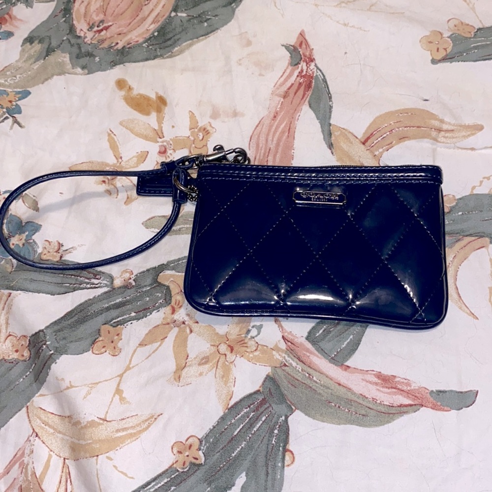 Coach navy blue wristlet so much cuter in person! NO DISCOUNTED SHIPPING